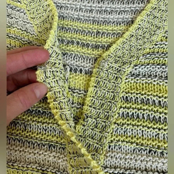 ASTR the label sweater M yellow  kent plunge crochet color eclectic vacation - Picture 4 of 9